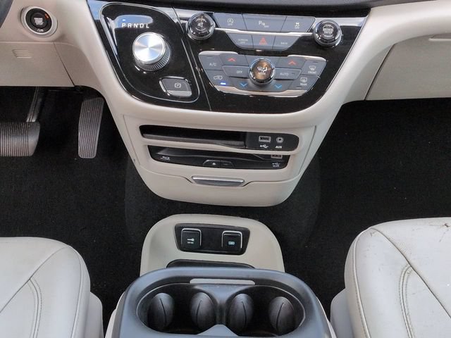 Used 2017 Chrysler Pacifica Touring-L Plus w/ Tire & Wheel Group FWD image 19
