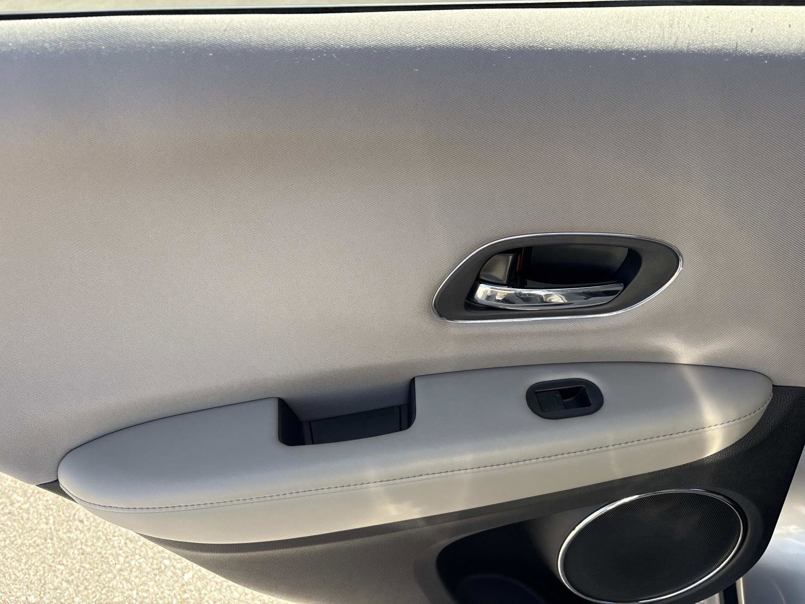 Used 2018 Honda HR-V EX image 32