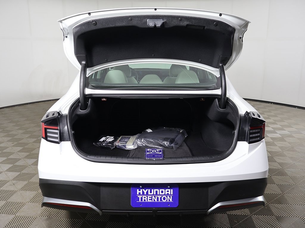 Certified 2025 Hyundai Sonata SE image 13