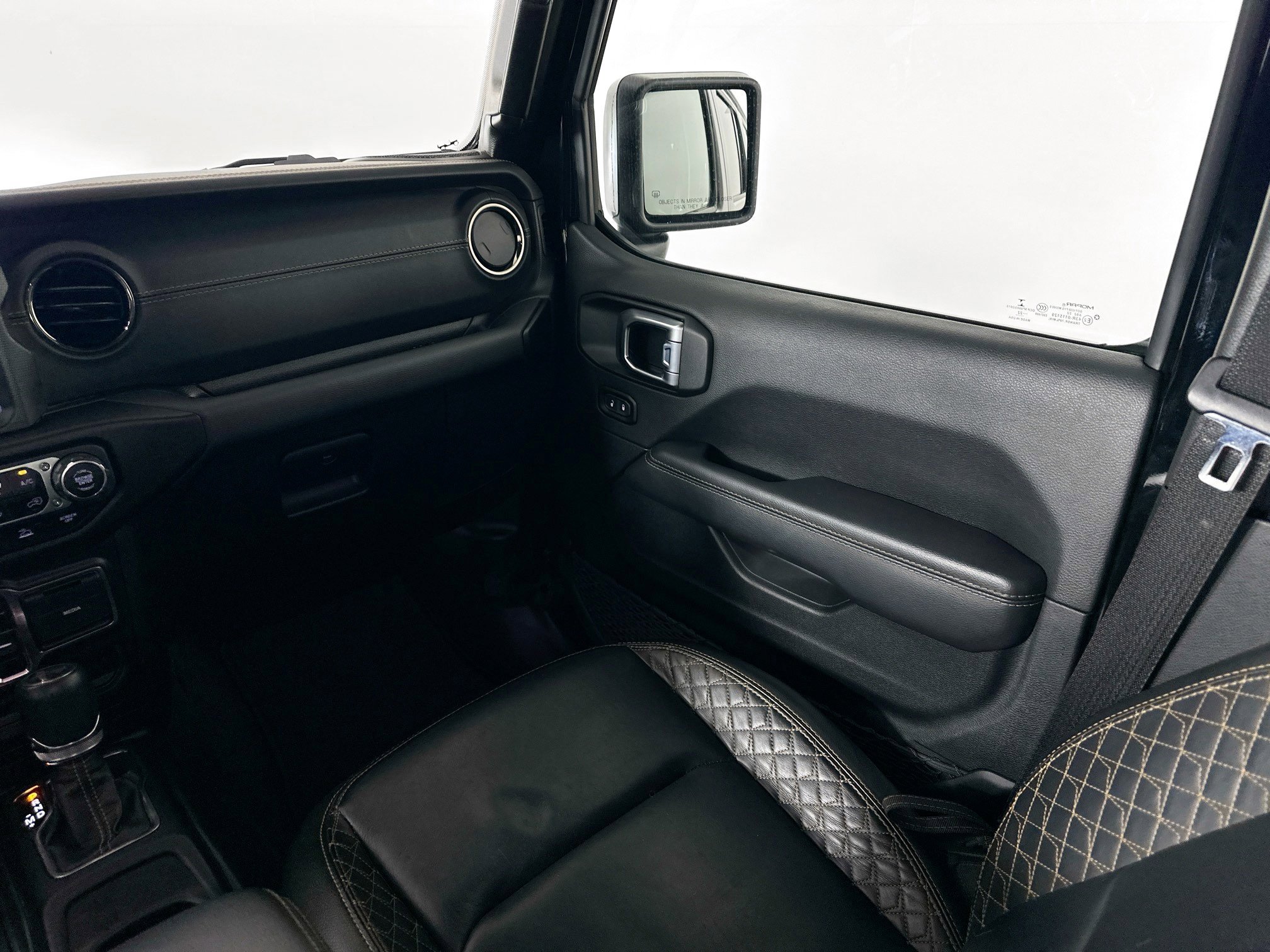 Used 2022 Jeep Wrangler Unlimited Sahara AWD/4WD image 30