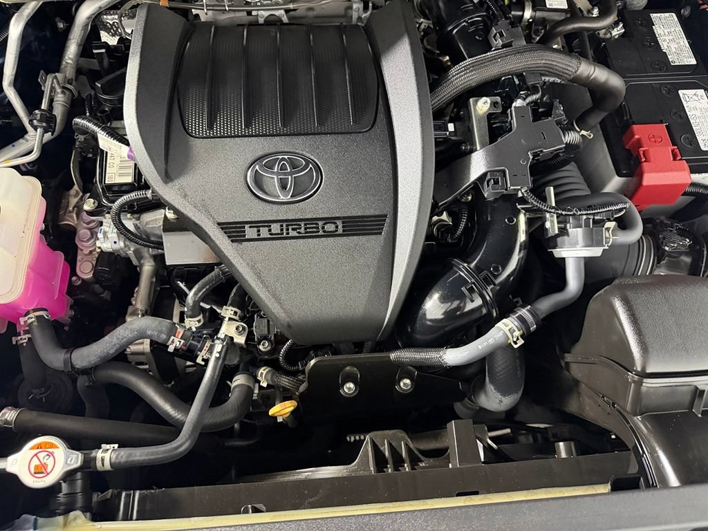 Used 2024 Toyota Highlander XLE FWD image 31