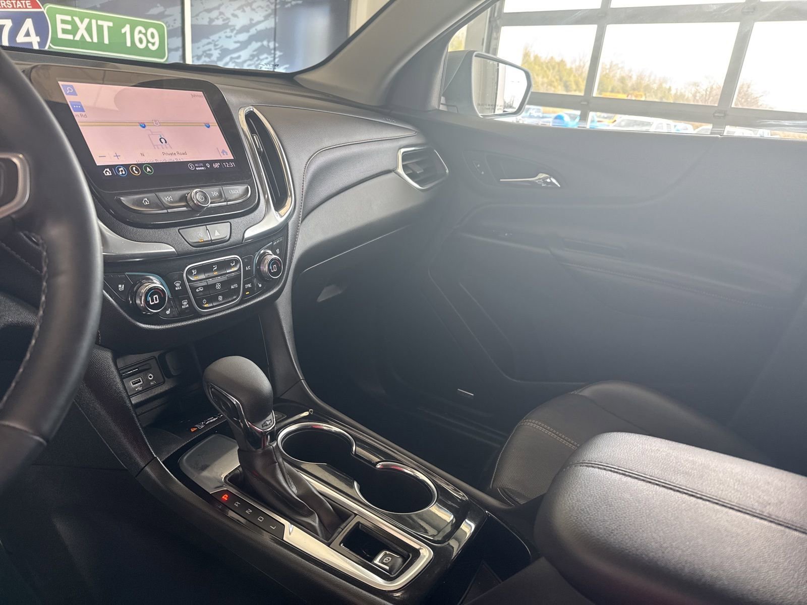 Used 2023 Chevrolet Equinox Premier image 29