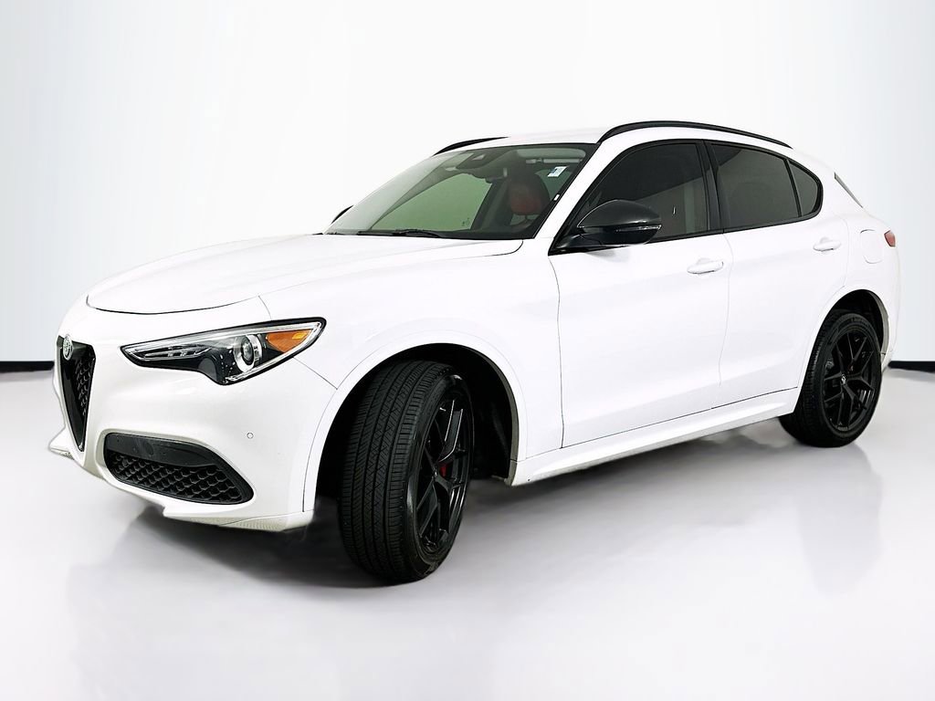 Used 2020 Alfa Romeo Stelvio Sport w/ Quick Order Package 22K Sport RWD image 2