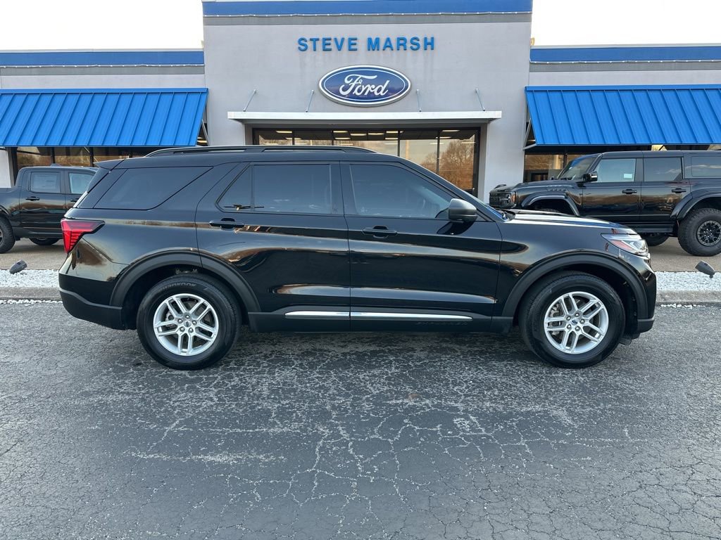 Used 2025 Ford Explorer Active image 2