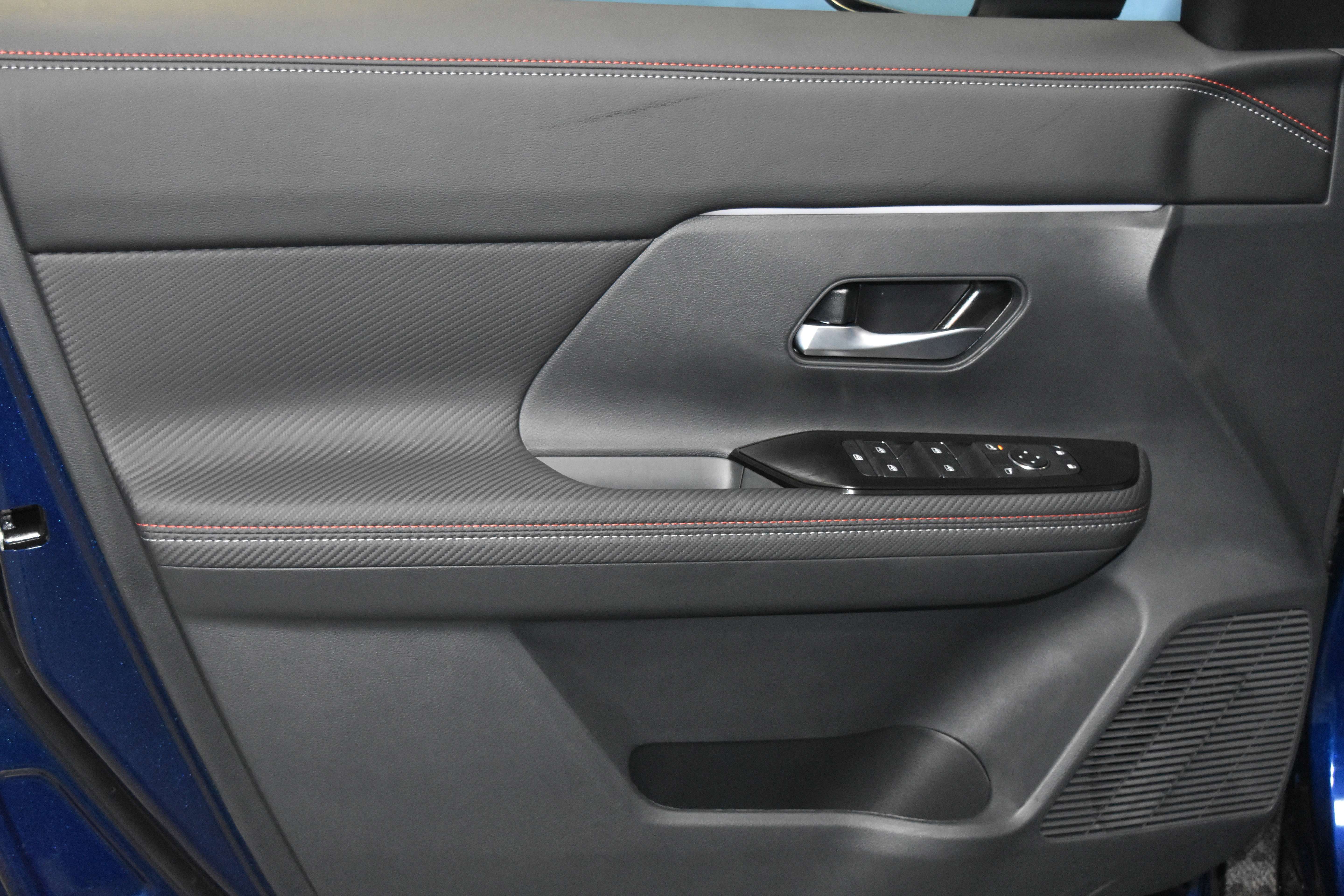 New 2026 Nissan Kicks SR w/ SR Premium Package image 3