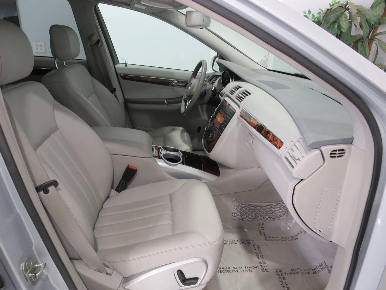 Used 2010 Mercedes-Benz R 350 4MATIC image 10