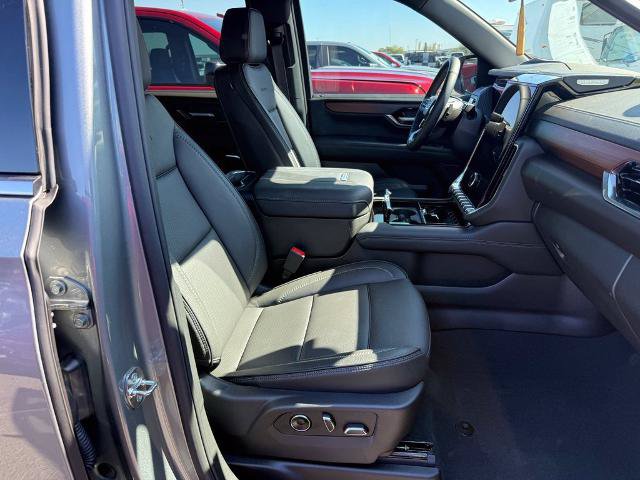 Used 2026 GMC Yukon Denali AWD/4WD image 13