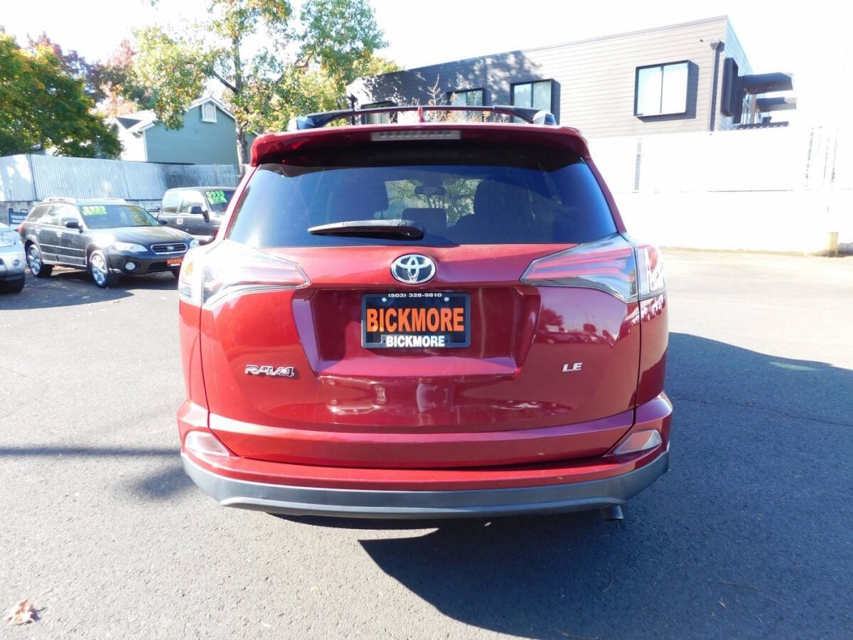 Used 2018 Toyota RAV4 LE w/ Carpet Mat Package FWD image 19