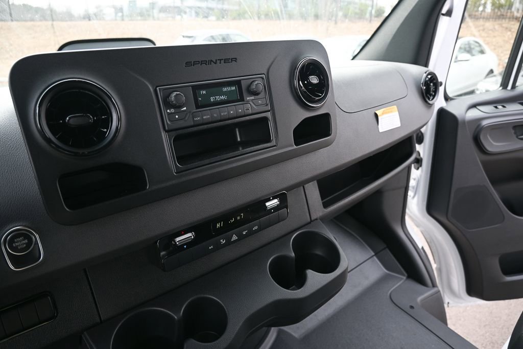 Used 2025 Mercedes-Benz Sprinter 2500 image 14