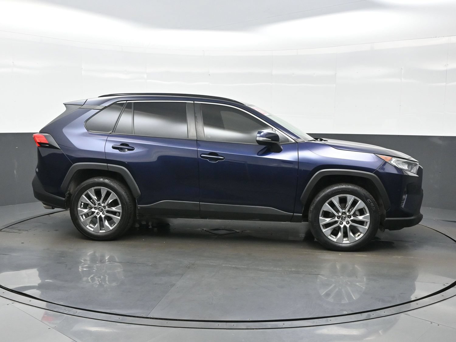 Used 2020 Toyota RAV4 XLE Premium FWD image 7