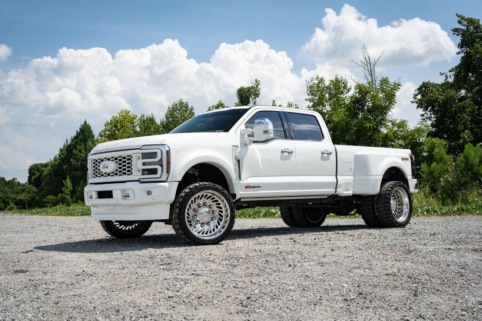 Used 2024 Ford F450 Platinum w/ FX4 Off-Road Package AWD/4WD image 3