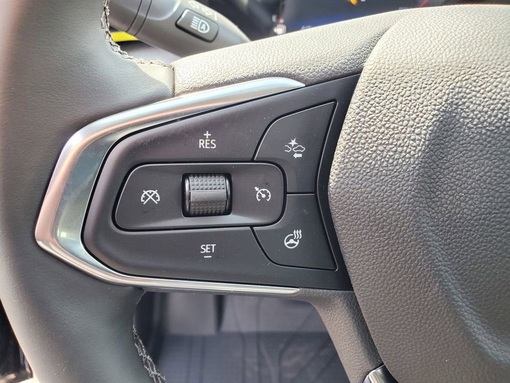 New 2026 Chevrolet Trax LT w/ Midnight Edition FWD image 13