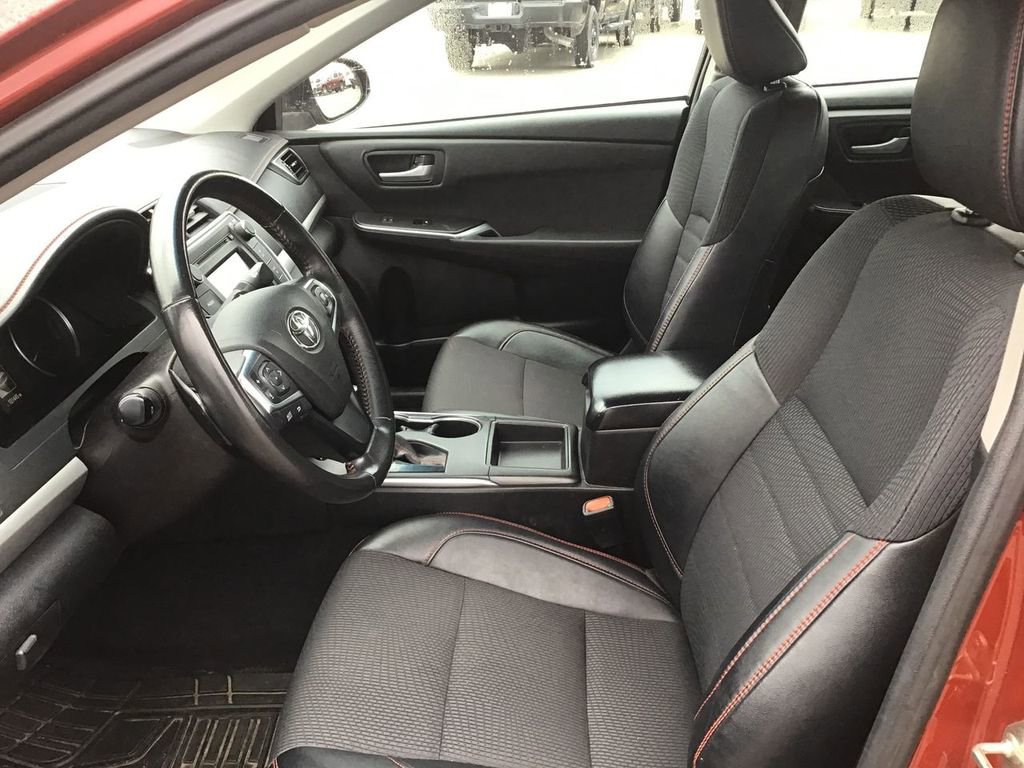 Used 2017 Toyota Camry SE image 12