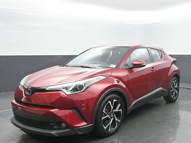 Used 2018 Toyota C-HR XLE FWD image 1