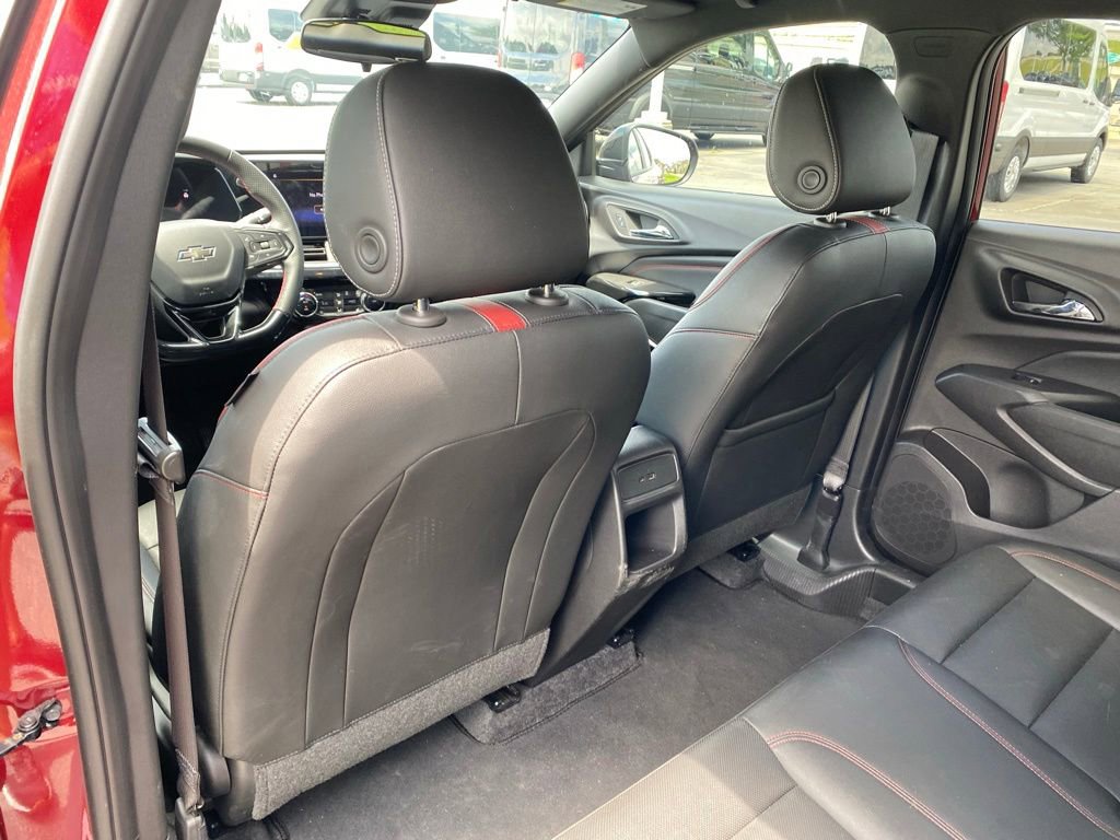 Used 2025 Chevrolet Trax RS FWD image 29