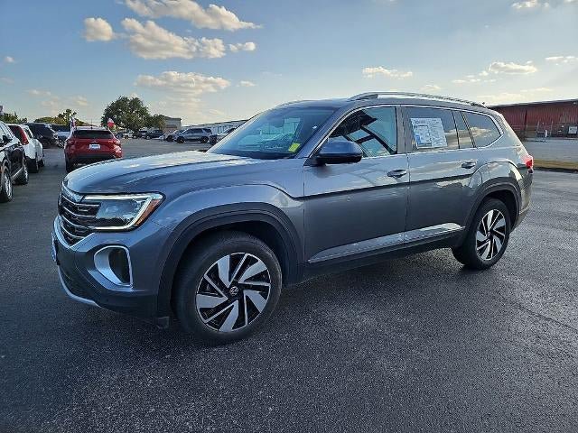 Used 2024 Volkswagen Atlas SEL AWD/4WD image 2