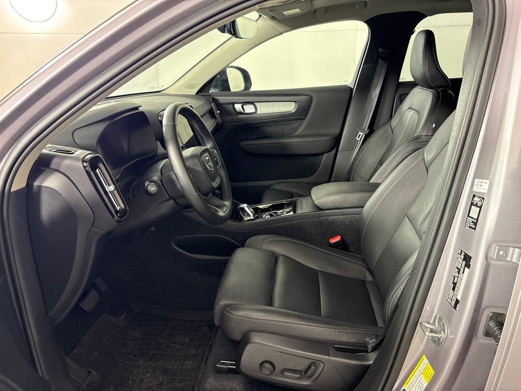 Used 2026 Volvo XC40 B5 Plus AWD/4WD image 28