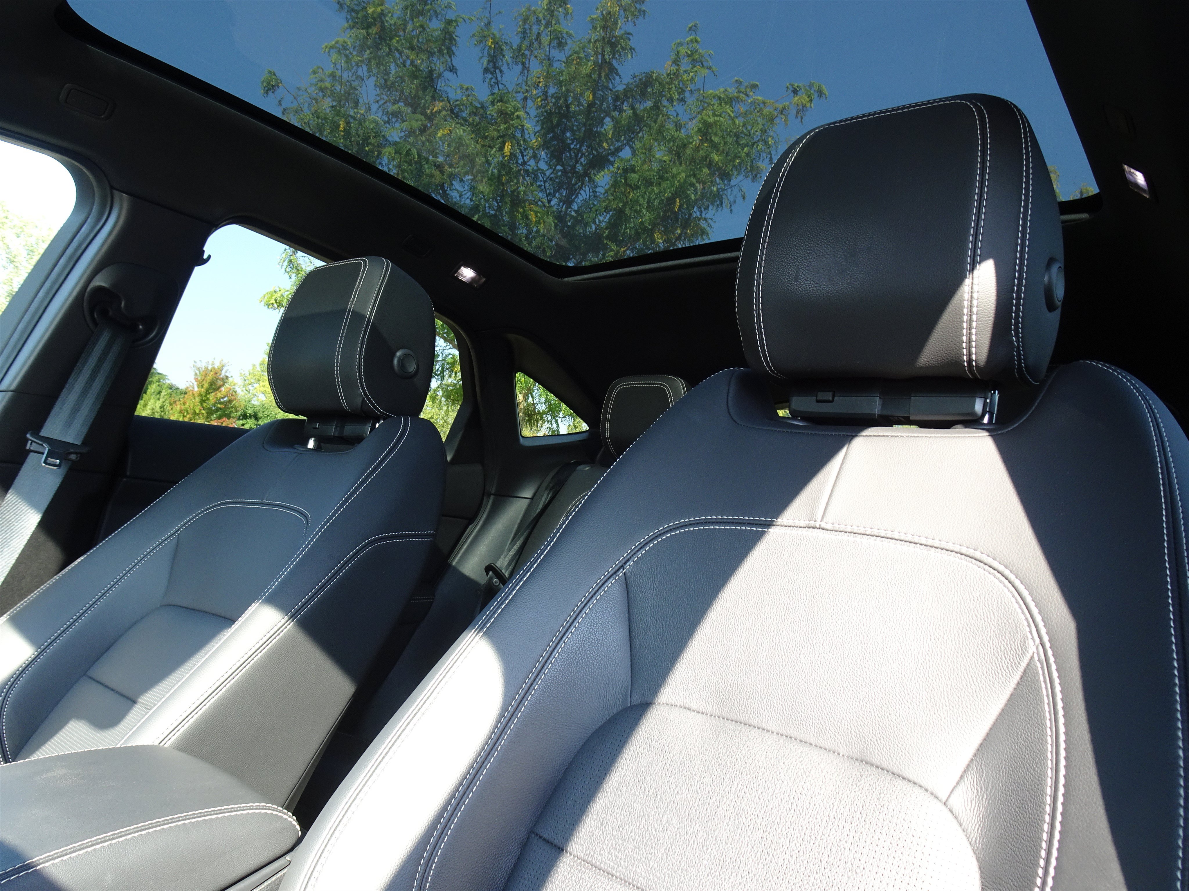 Certified 2024 Jaguar E-PACE R-Dynamic SE AWD/4WD image 15