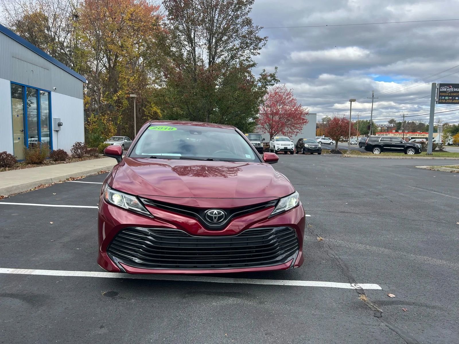 Used 2018 Toyota Camry LE image 10