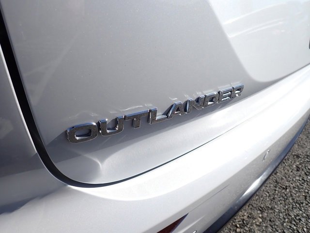 Used 2022 Mitsubishi Outlander SEL Black Edition image 6