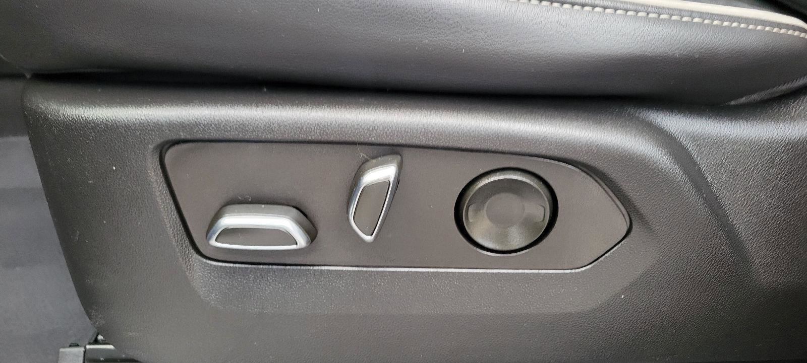 Used 2023 Cadillac Escalade Premium Luxury image 10