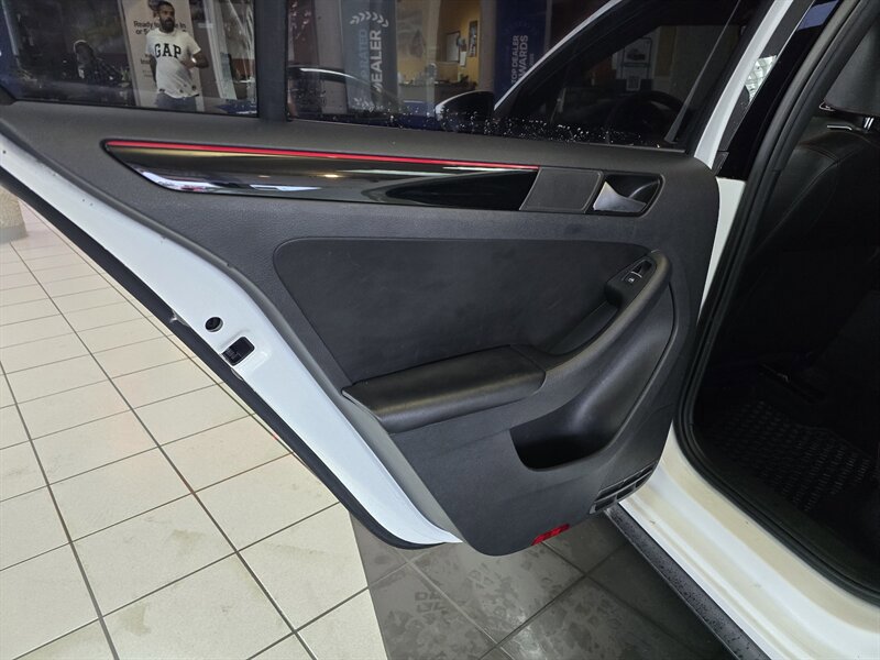 Used 2017 Volkswagen Jetta GLI FWD image 10