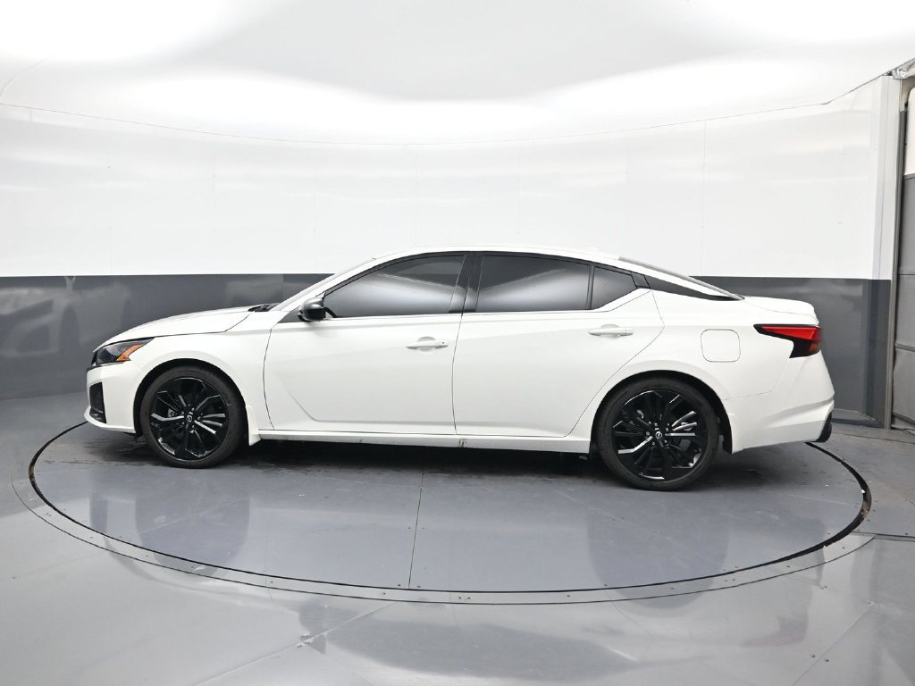Used 2025 Nissan Altima 2.5 SR w/ SR Premium Package FWD image 5