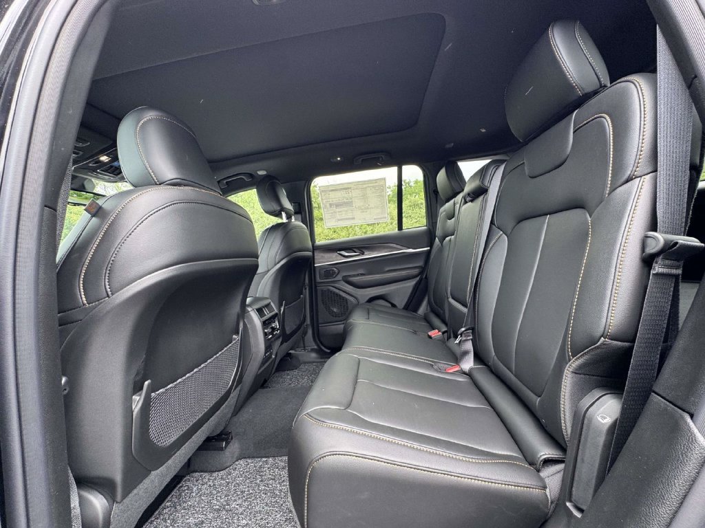 New 2026 Jeep Grand Cherokee Limited AWD/4WD image 15