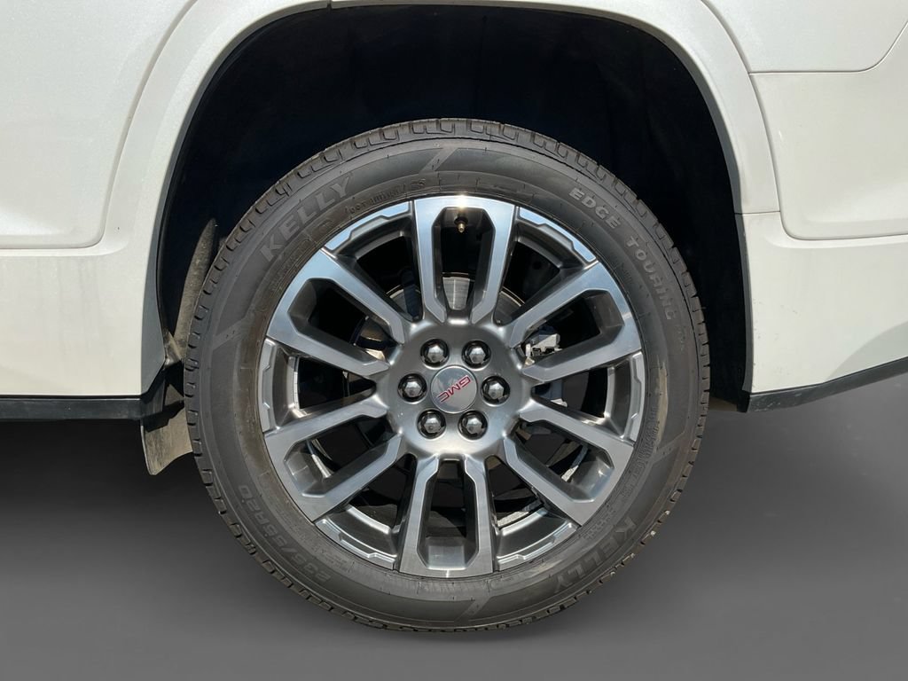 Used 2023 GMC Acadia Denali w/ Denali Ultimate Package FWD image 9