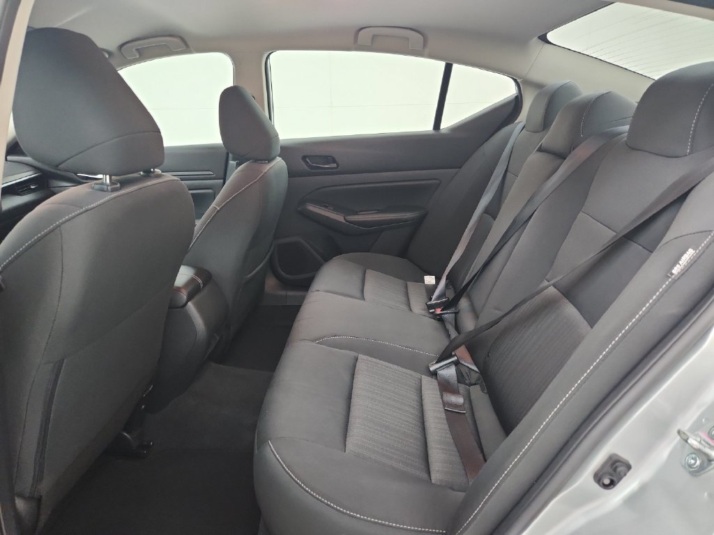 Used 2025 Nissan Altima 2.5 SV FWD image 32