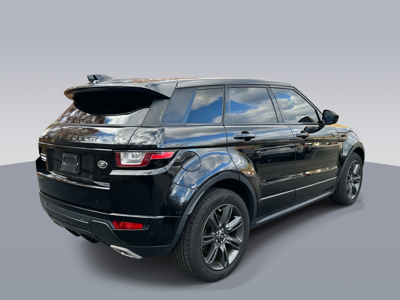 Used 2019 Land Rover Range Rover Evoque Landmark Edition image 3