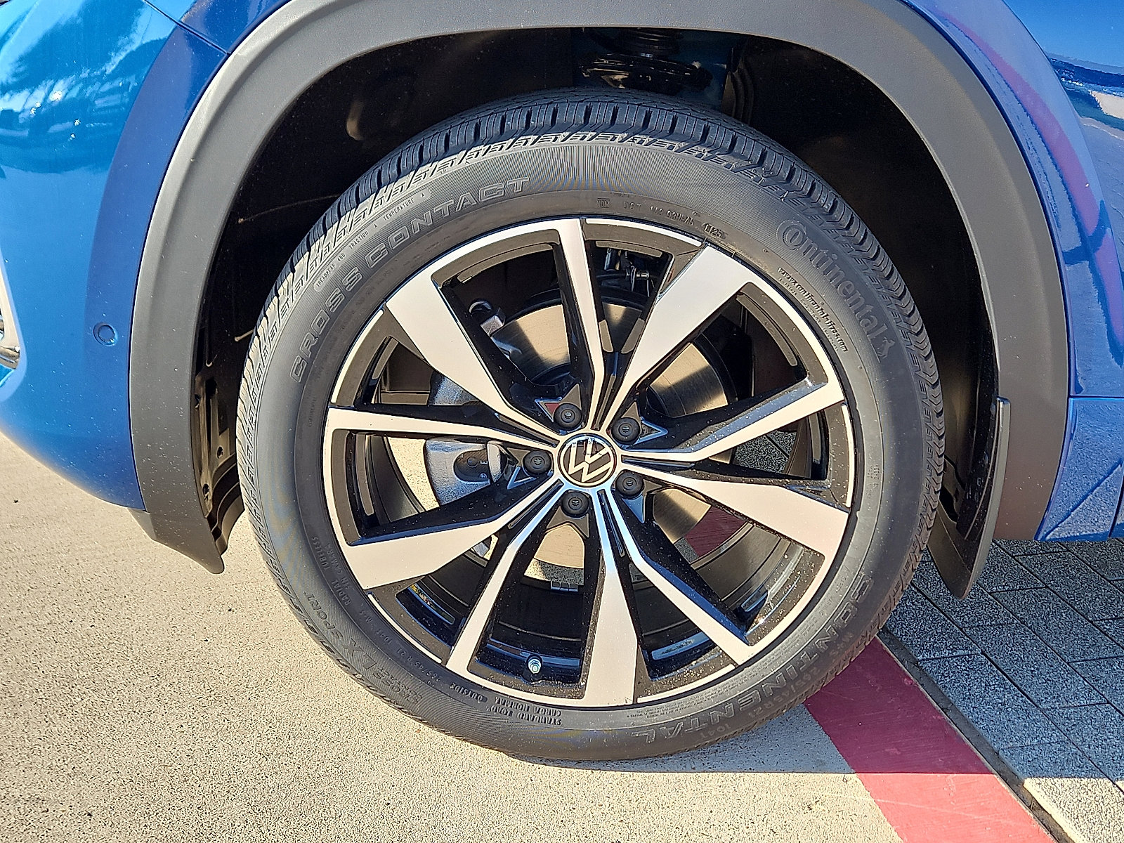 New 2026 Volkswagen Atlas Cross Sport SEL Premium R-Line image 6