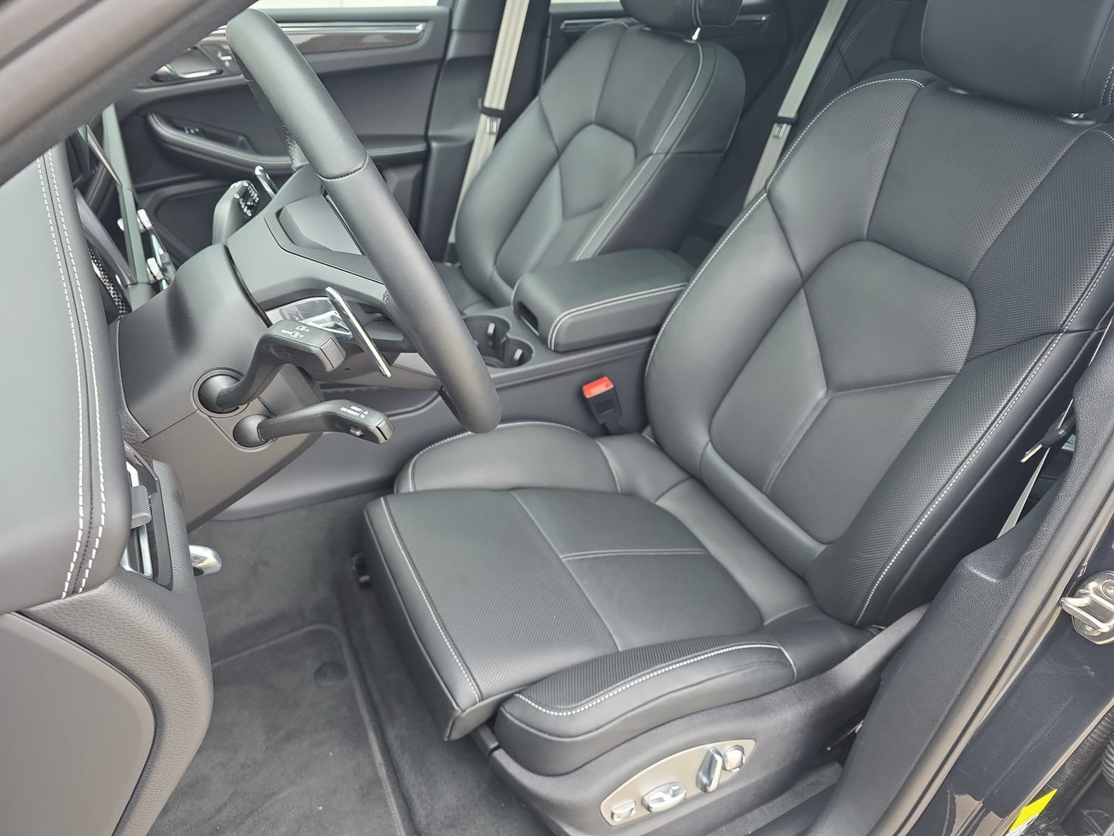Certified 2026 Porsche Macan GTS AWD/4WD image 5