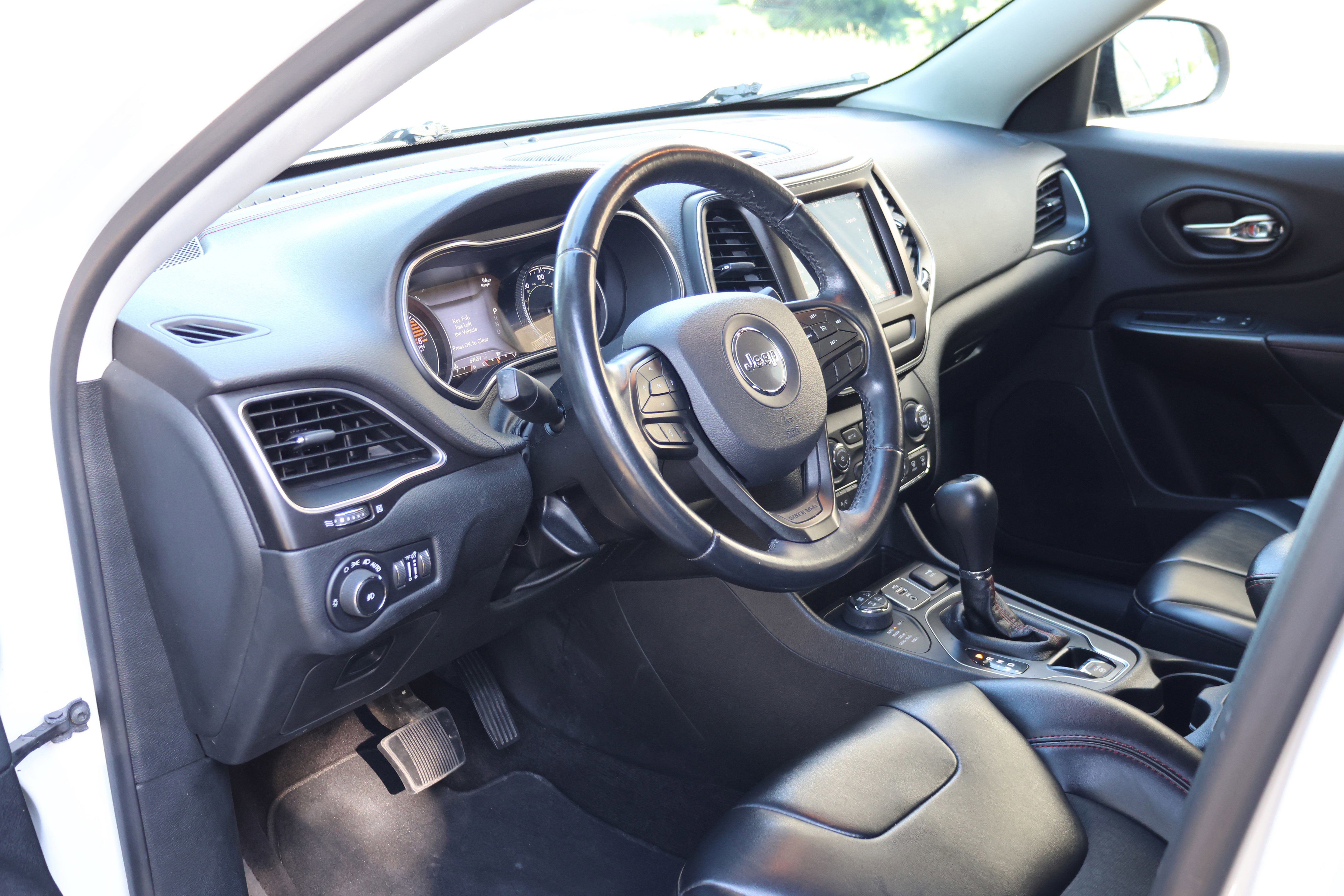Used 2019 Jeep Cherokee Trailhawk AWD/4WD image 20