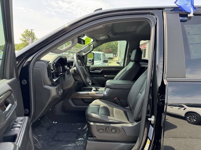 Used 2024 Chevrolet Silverado 3500 LT w/ Midnight Edition AWD/4WD image 17