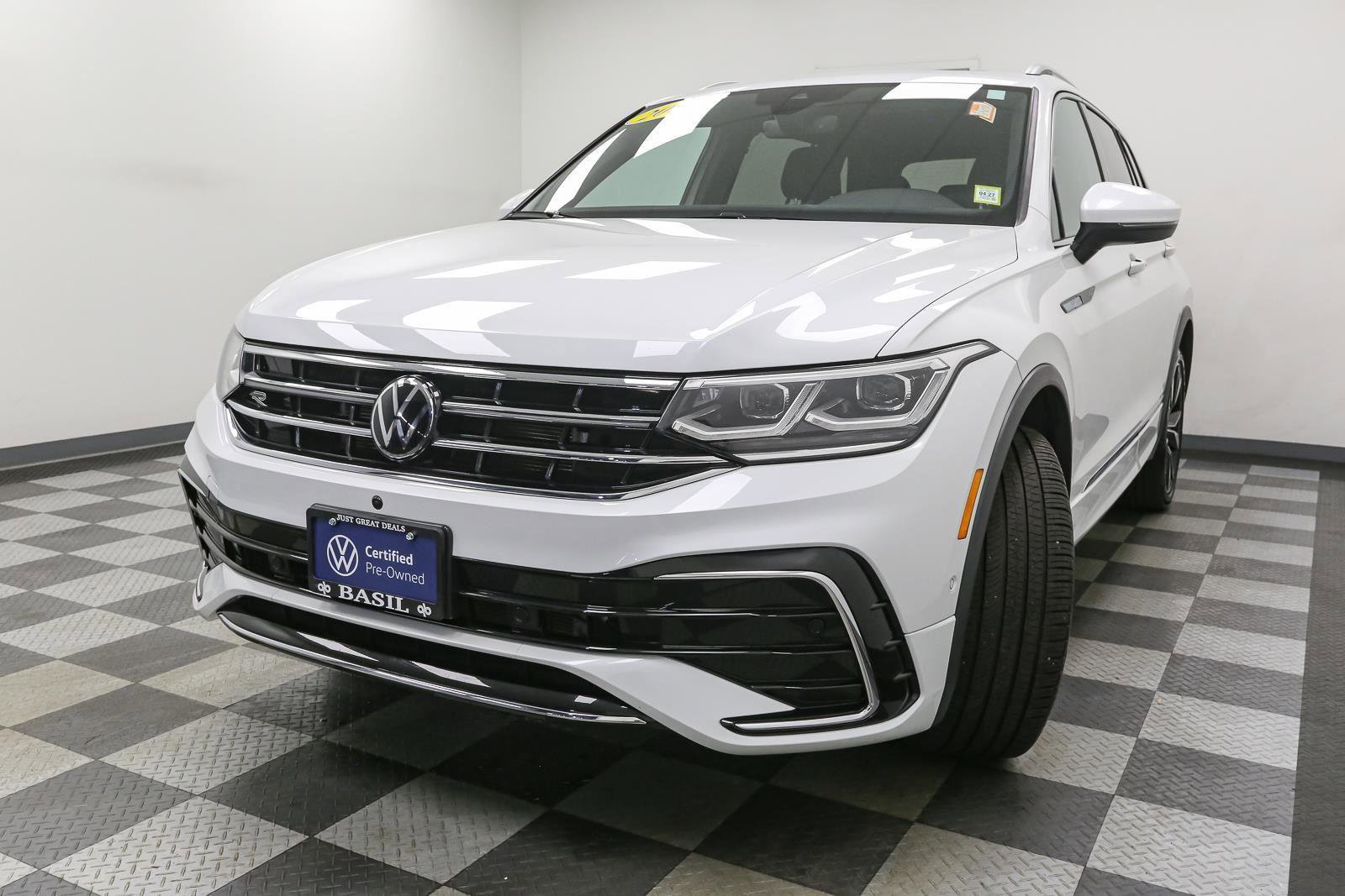 Used 2024 Volkswagen Tiguan SEL R-Line AWD/4WD image 5