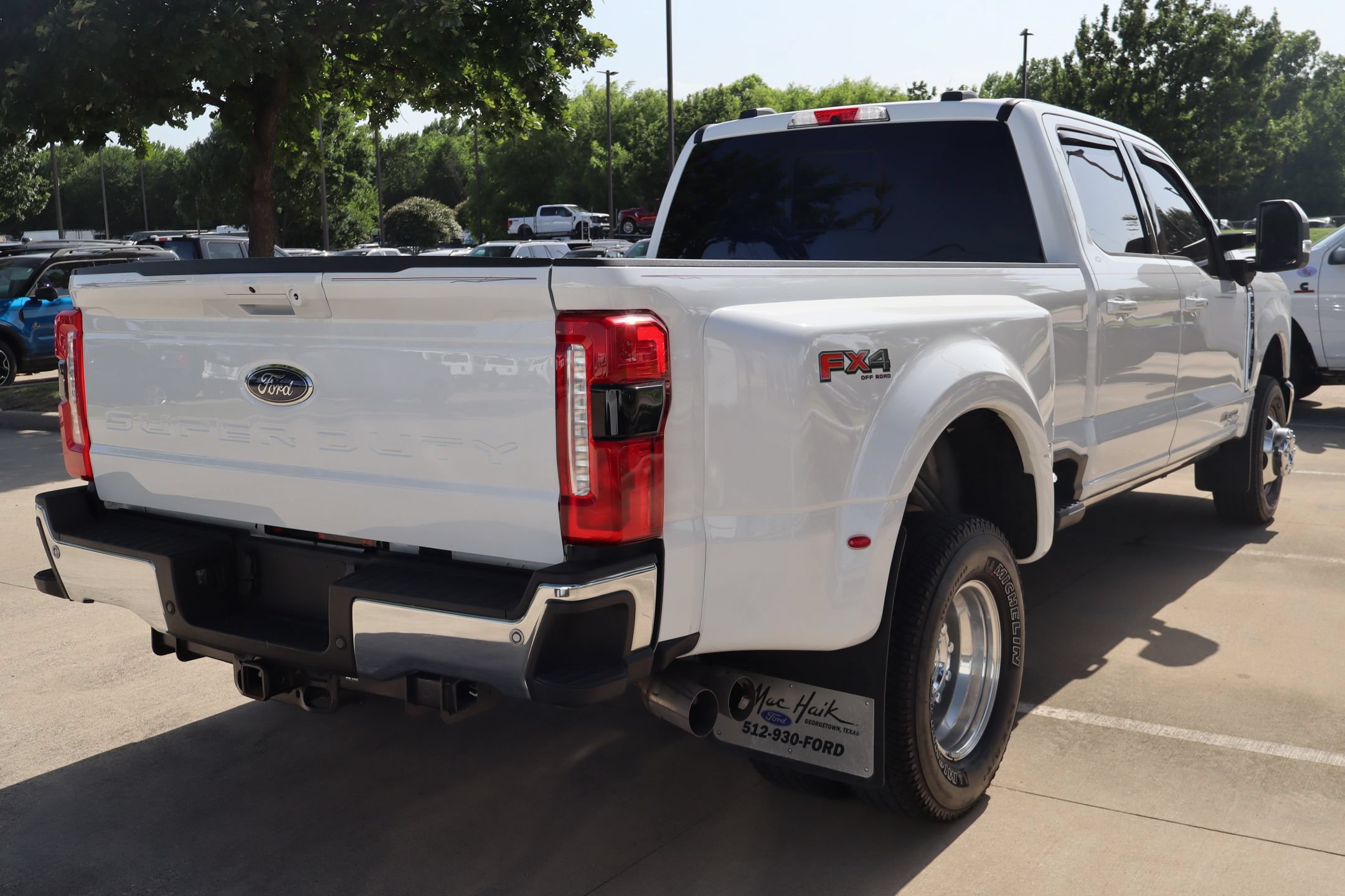 Used 2023 Ford F350 Lariat w/ Lariat Ultimate Package AWD/4WD image 3