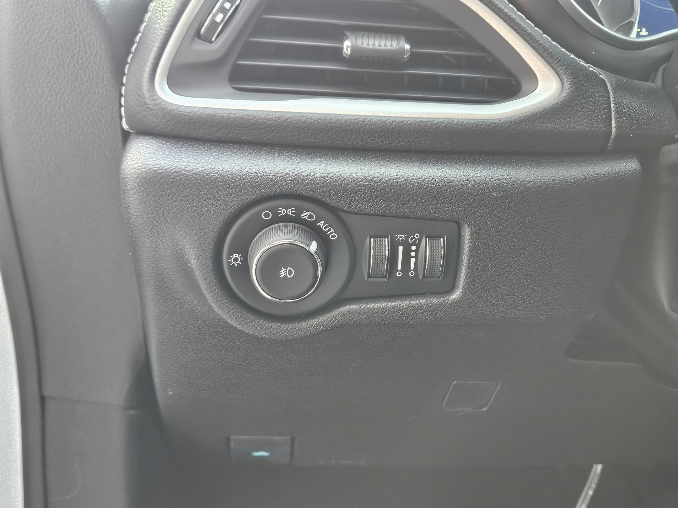 New 2026 Chrysler Pacifica Select image 17