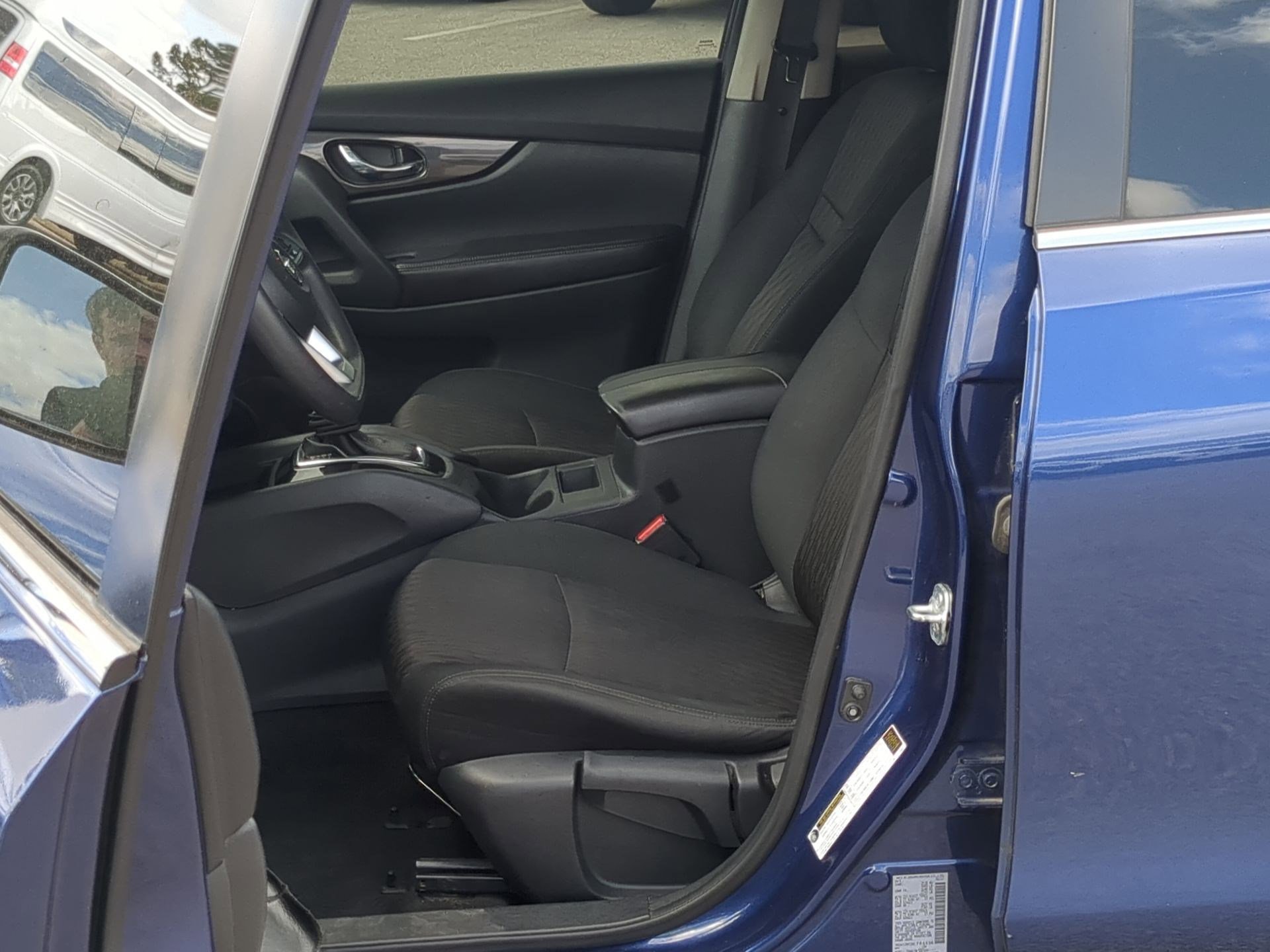 Used 2017 Nissan Rogue S image 11