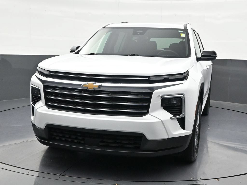 Used 2025 Chevrolet Traverse LT FWD image 9