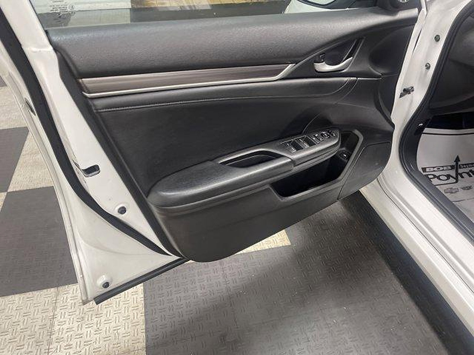 Used 2019 Honda Civic EX-L image 8