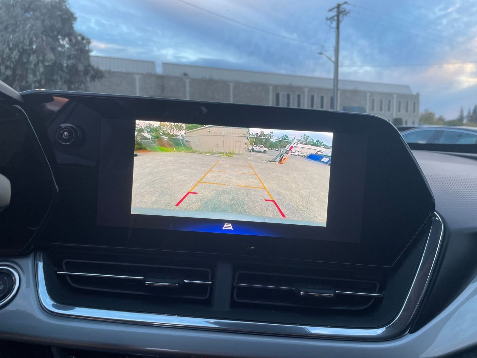 Used 2025 Chevrolet Trax LT image 17