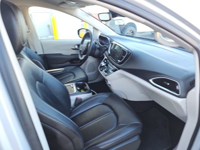 Used 2024 Chrysler Pacifica Touring-L image 28