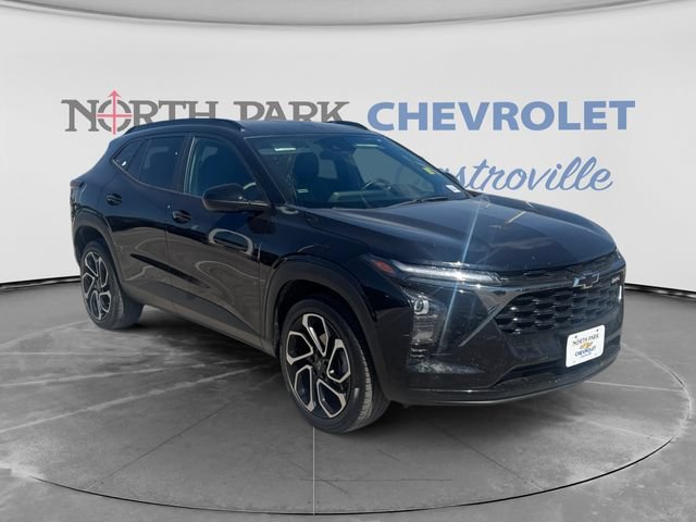 Certified 2025 Chevrolet Trax RS w/ Driver Confidence Package FWD image 1