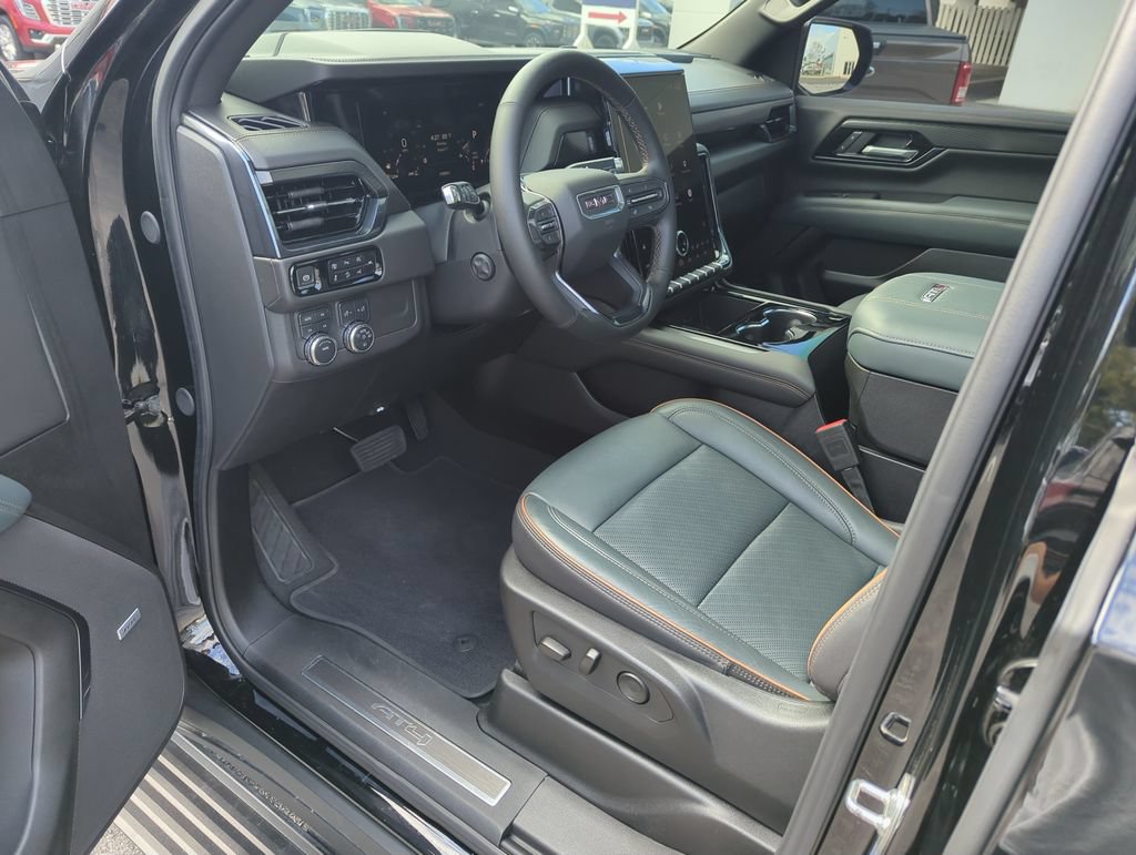 Used 2025 GMC Yukon AT4 w/ AT4 Premium Package AWD/4WD image 10