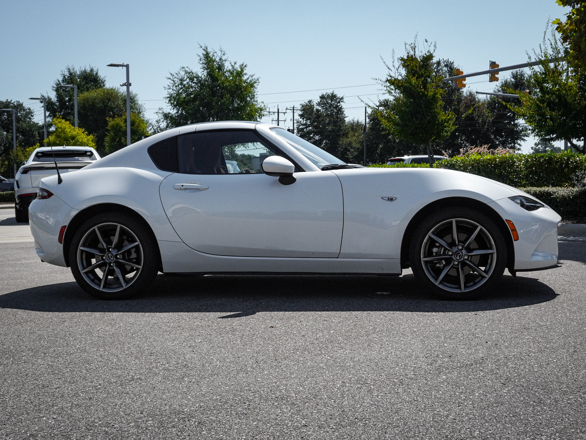 Used 2022 MAZDA MX-5 Miata RF Grand Touring RWD image 12