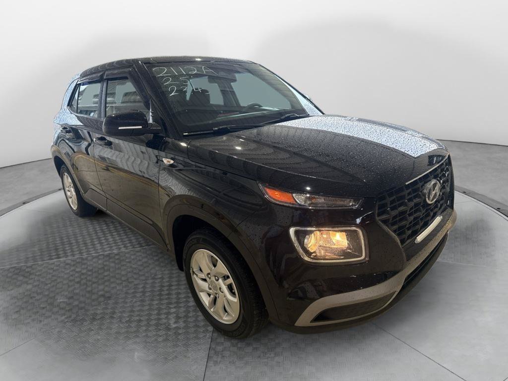 Used 2025 Hyundai Venue SE FWD image 1