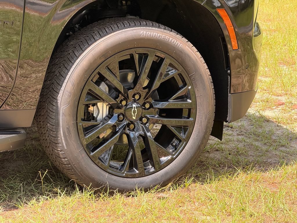 New 2025 Chevrolet Suburban Premier RWD image 13