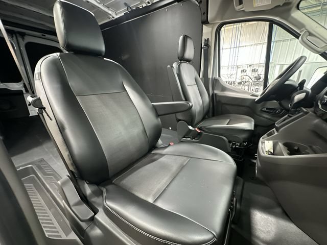 New 2026 Ford Transit 250 148 Medium Roof w/ Load Area Protection Package RWD image 32