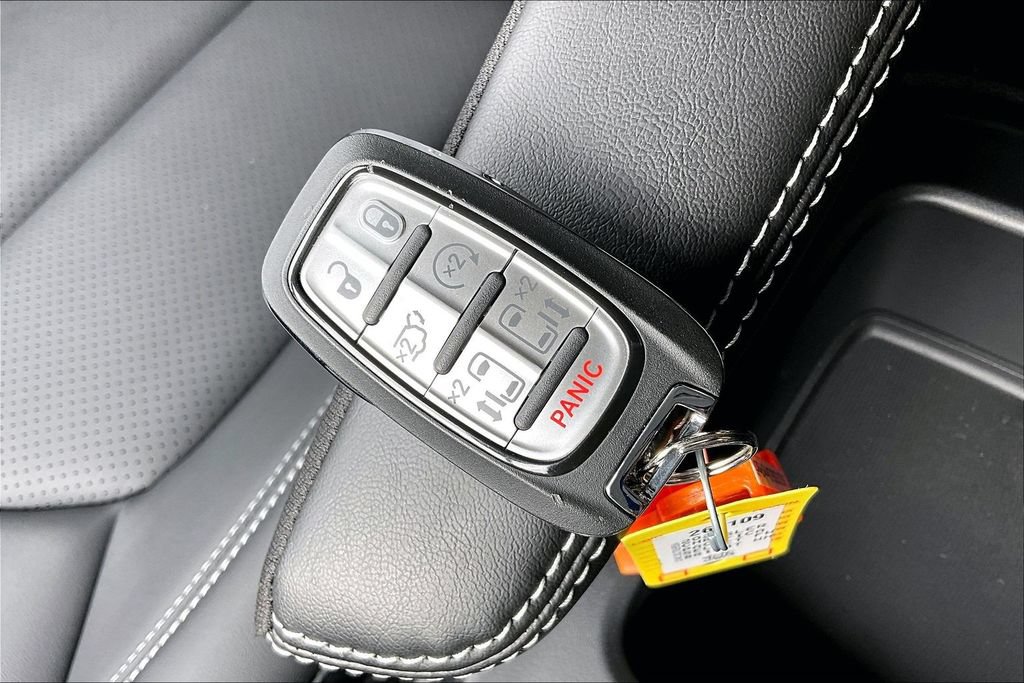 New 2026 Chrysler Pacifica Select FWD image 27